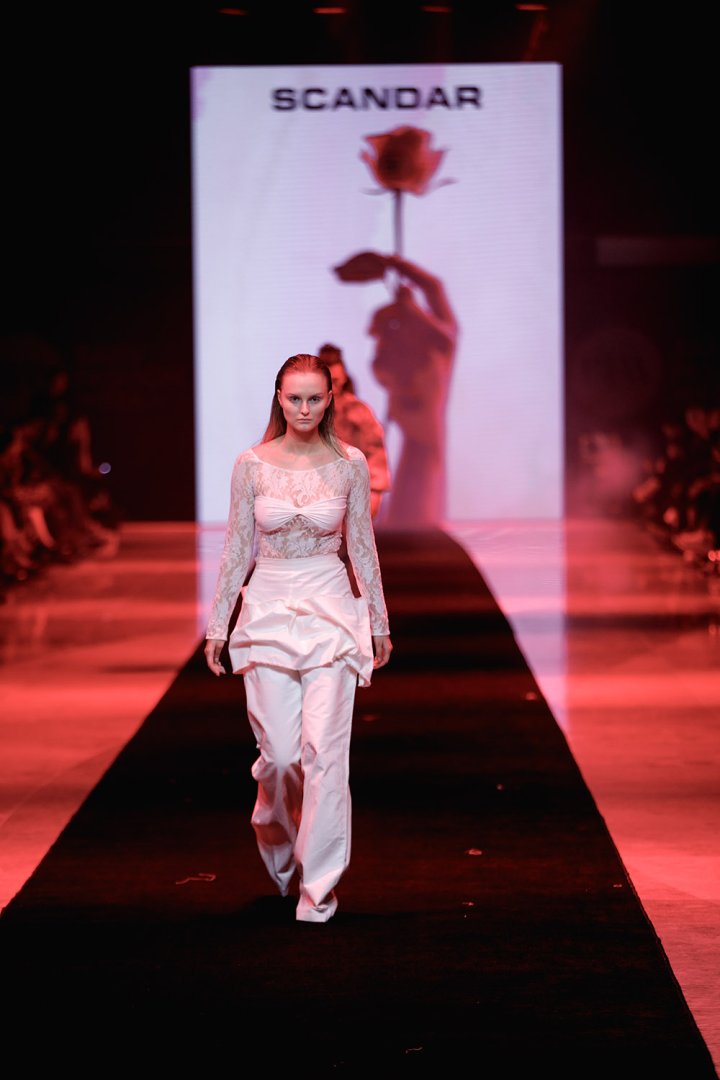 Baku Fashion Week 2023 – от огненного танца и роскошных тканей до национальных мотивов (ФОТО)