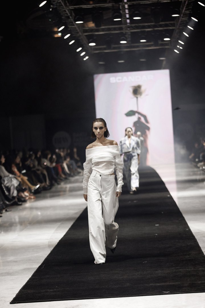 Baku Fashion Week 2023 – от огненного танца и роскошных тканей до национальных мотивов (ФОТО)