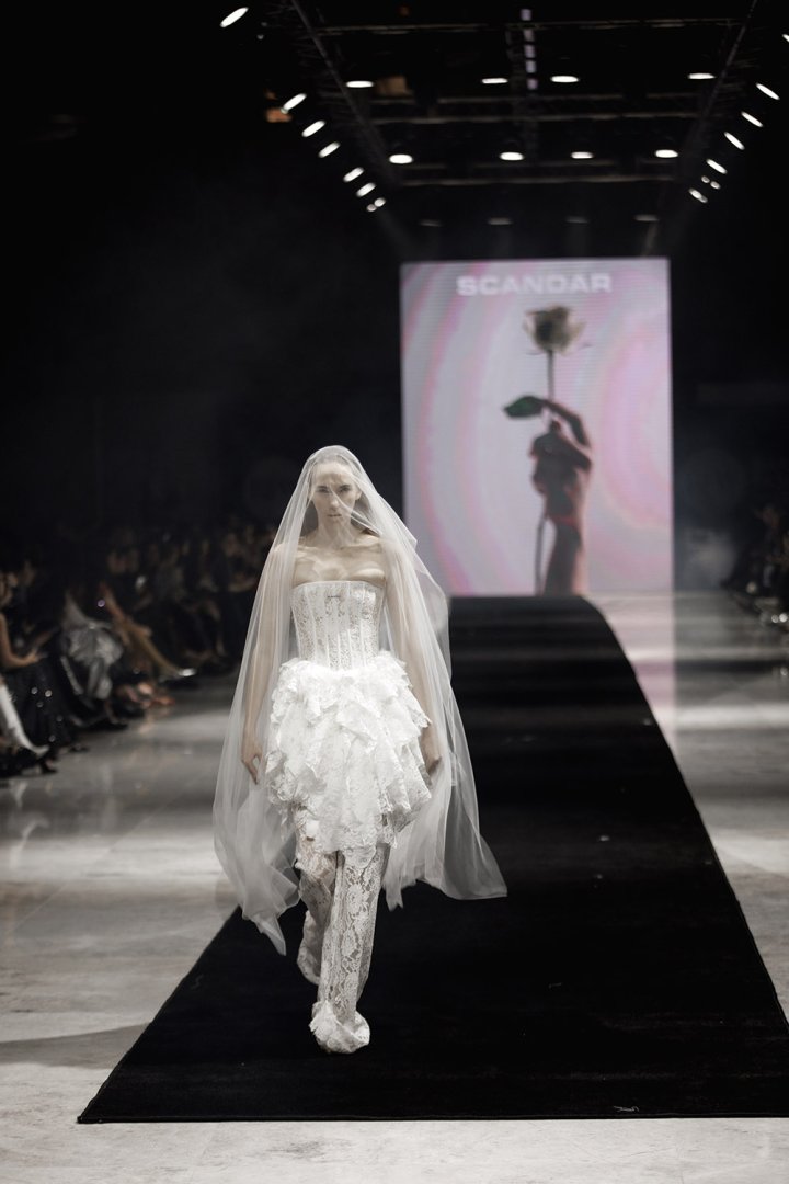 Baku Fashion Week 2023 – от огненного танца и роскошных тканей до национальных мотивов (ФОТО)