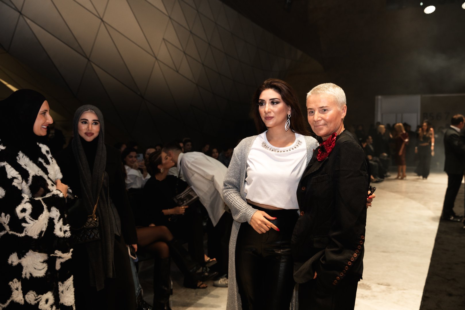 Baku Fashion Week 2023 – от огненного танца и роскошных тканей до национальных мотивов (ФОТО)
