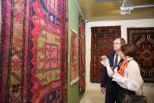 В Баку открылась выставка "Западно-азербайджанские ковры: историческая память наших орнаментов" (ФОТО)