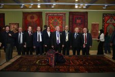 В Баку открылась выставка "Западно-азербайджанские ковры: историческая память наших орнаментов" (ФОТО)