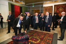В Баку открылась выставка "Западно-азербайджанские ковры: историческая память наших орнаментов" (ФОТО)