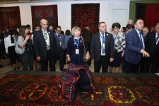 В Баку открылась выставка "Западно-азербайджанские ковры: историческая память наших орнаментов" (ФОТО)