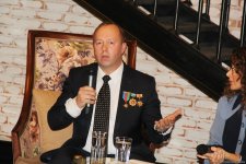 В Баку прошла трогательная встреча с известным литовским военным журналистом Ричардасом Лапайтисом (ФОТО)