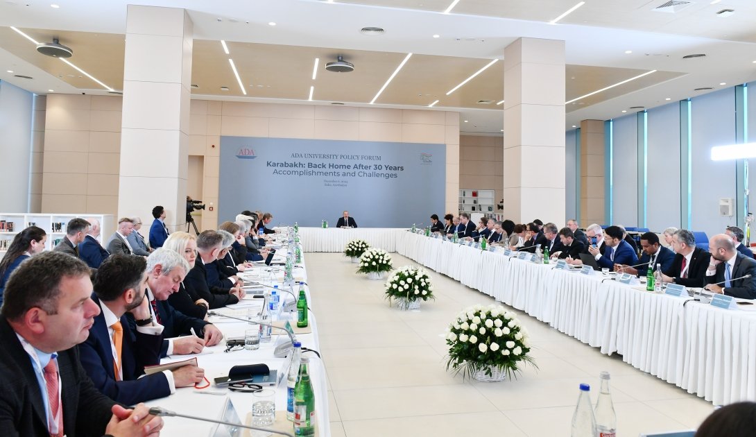 Президент Ильхам Алиев принял участие в Форуме «Карабах: Возвращение домой спустя 30 лет. Достижения и трудности» (ВИДЕО/ФОТО)