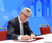Азербайджан и Великобритания подписали протокол заседания Совместной комиссии по экономическому сотрудничеству (ФОТО)