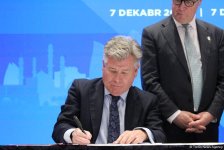 Азербайджан и Великобритания подписали протокол заседания Совместной комиссии по экономическому сотрудничеству (ФОТО)