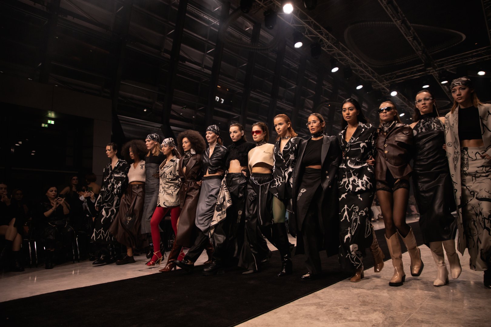 Baku Fashion Week 2023 – от элегантности и модернизма до петроглифов Гобустана (ФОТО)