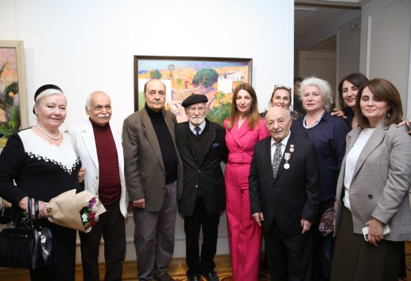 В Баку открылась выставка работ выдающегося художника, 95-летнего Тофига Агабабаева "Диалог со временем" (ФОТО)