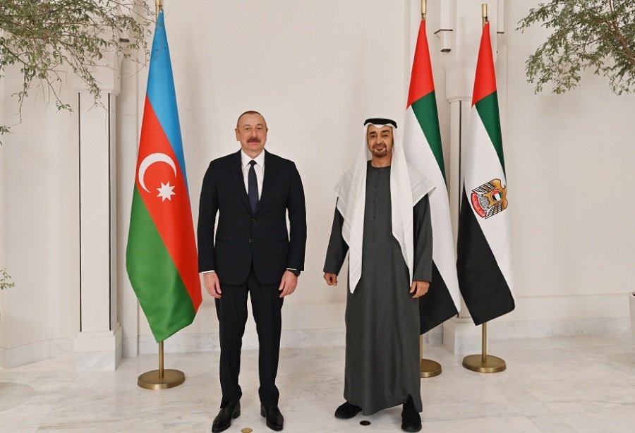 Лидер ОАЭ позвонил Президенту Ильхаму Алиеву