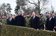 Президент Ильхам Алиев и Президент Александар Вучич осмотрели военную технику и оборудование (ФОТО)