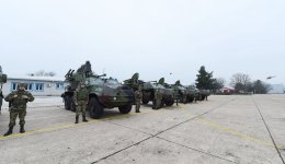 Президент Ильхам Алиев и Президент Александар Вучич осмотрели военную технику и оборудование (ФОТО)