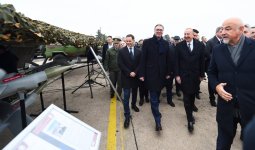 Президент Ильхам Алиев и Президент Александар Вучич осмотрели военную технику и оборудование (ФОТО)