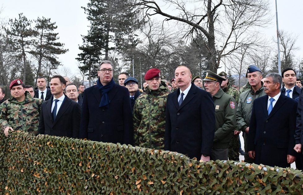 Президент Ильхам Алиев и Президент Александар Вучич осмотрели военную технику и оборудование (ФОТО)