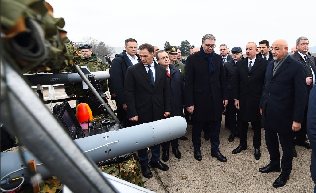 Президент Ильхам Алиев и Президент Александар Вучич осмотрели военную технику и оборудование (ФОТО)