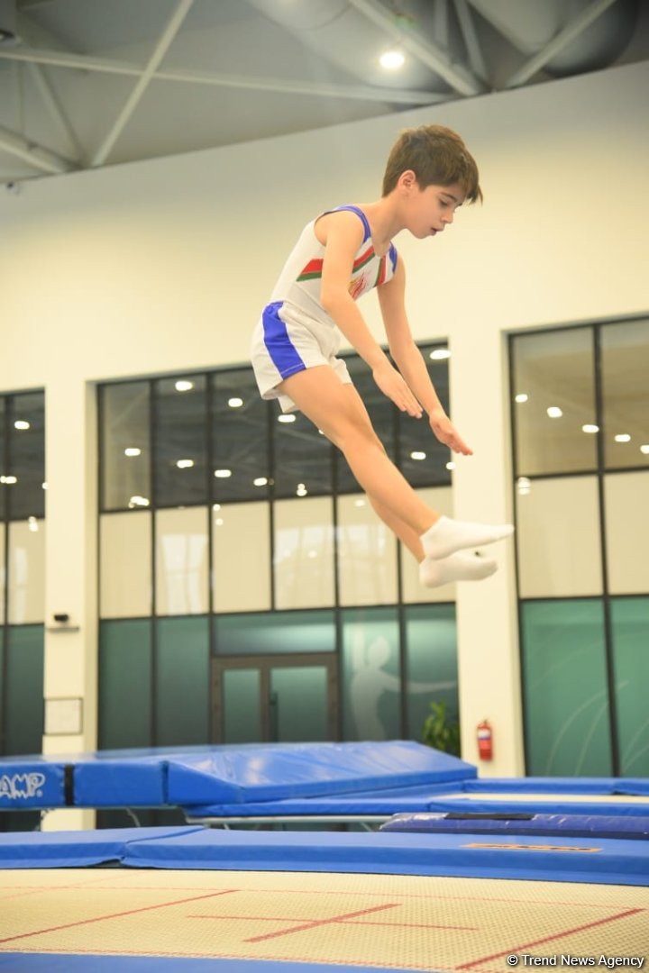 В Баку проходят соревнования чемпионата Азербайджана по прыжкам на батуте и акробатической дорожке (ФОТО)