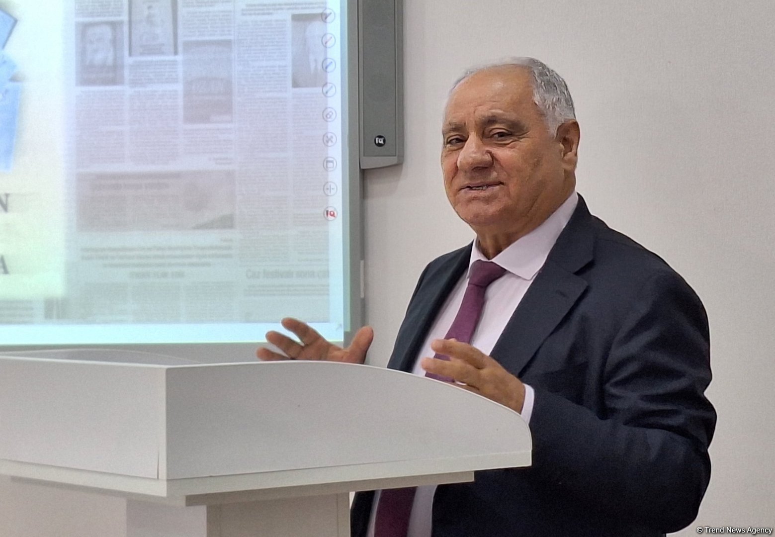 В Баку прошла презентация книги Севиль Гасановой "Hüseyn Cavidin ədəbi-bədii irsi mətbuatda" (ФОТО)