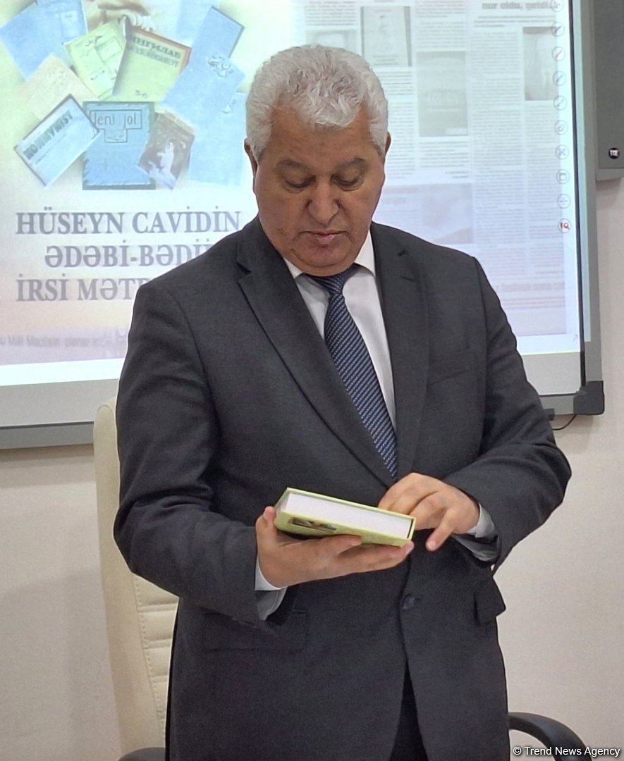 В Баку прошла презентация книги Севиль Гасановой "Hüseyn Cavidin ədəbi-bədii irsi mətbuatda" (ФОТО)