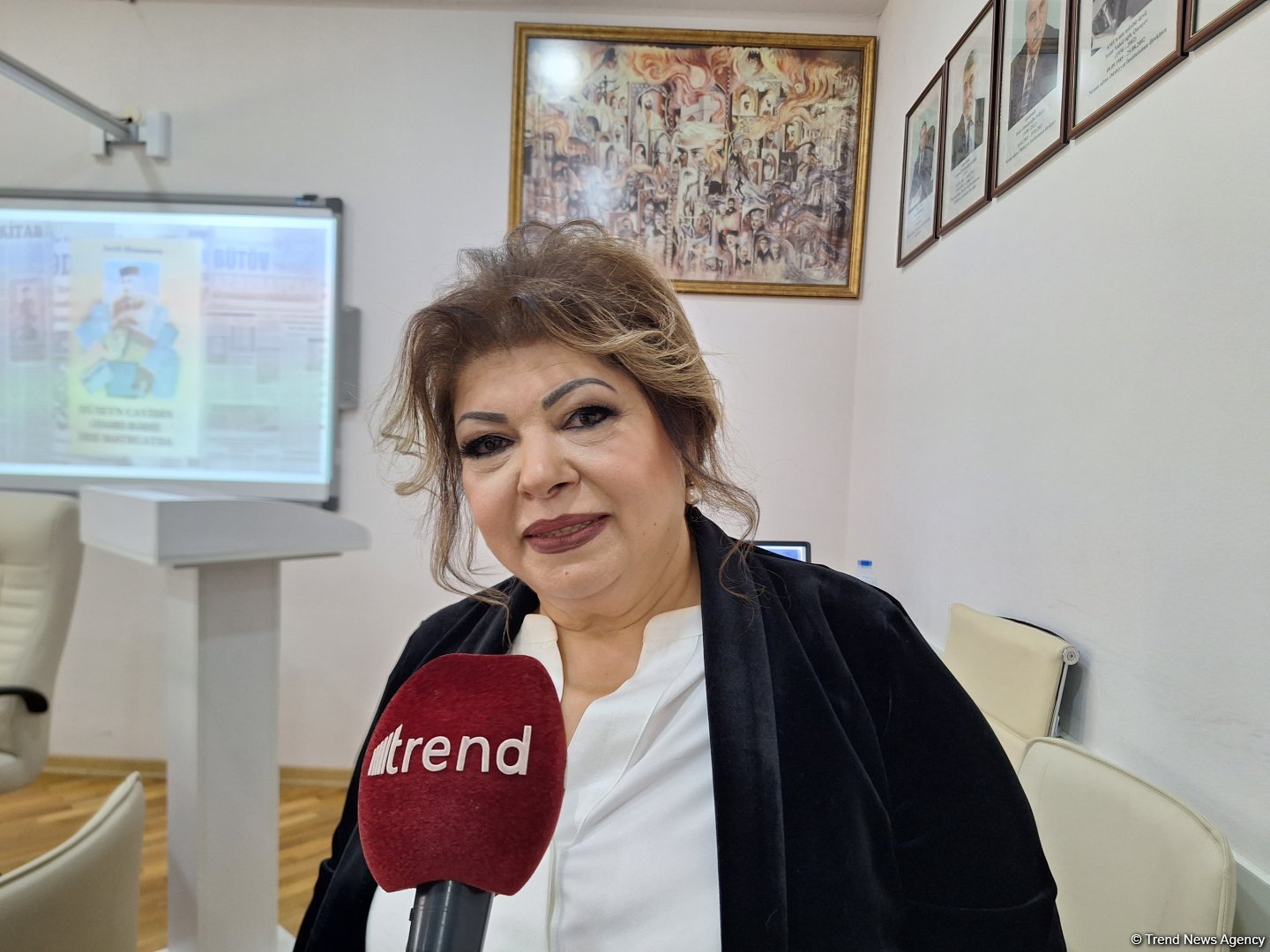В Баку прошла презентация книги Севиль Гасановой "Hüseyn Cavidin ədəbi-bədii irsi mətbuatda" (ФОТО)