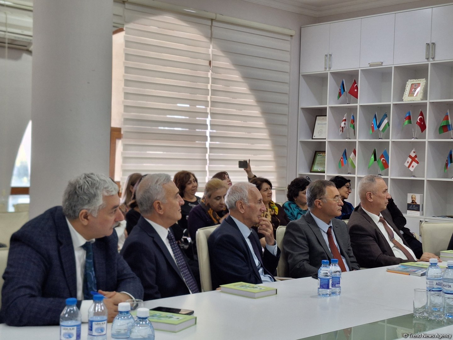 В Баку прошла презентация книги Севиль Гасановой "Hüseyn Cavidin ədəbi-bədii irsi mətbuatda" (ФОТО)