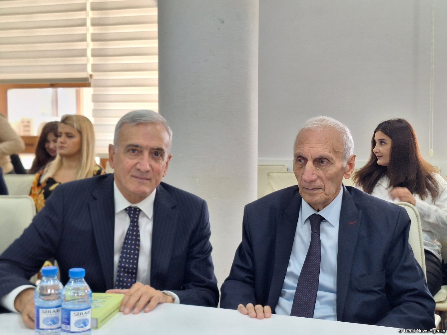 В Баку прошла презентация книги Севиль Гасановой "Hüseyn Cavidin ədəbi-bədii irsi mətbuatda" (ФОТО)
