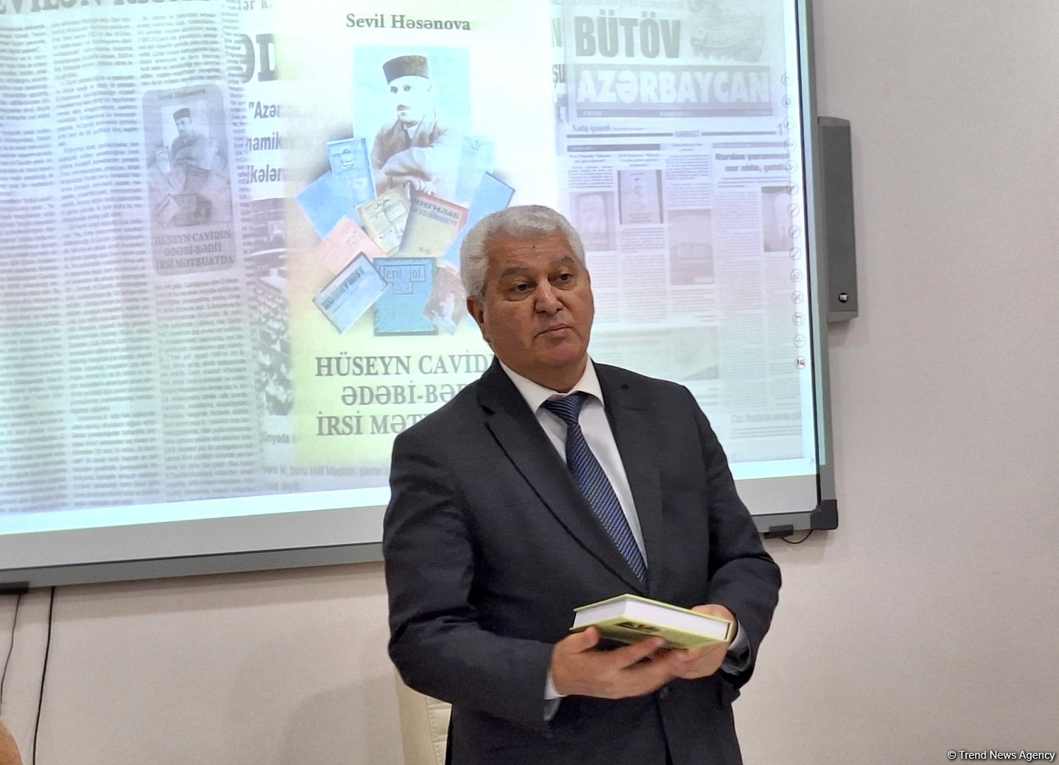 В Баку прошла презентация книги Севиль Гасановой "Hüseyn Cavidin ədəbi-bədii irsi mətbuatda" (ФОТО)