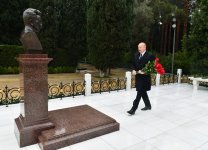 Президент Ильхам Алиев посетил могилу общенационального лидера Гейдара Алиева (ФОТО/ВИДЕО)