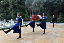 Президент Ильхам Алиев посетил могилу общенационального лидера Гейдара Алиева (ФОТО/ВИДЕО)