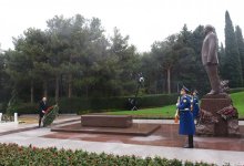 Президент Ильхам Алиев посетил могилу общенационального лидера Гейдара Алиева (ФОТО/ВИДЕО)