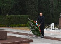 Президент Ильхам Алиев посетил могилу общенационального лидера Гейдара Алиева (ФОТО/ВИДЕО)