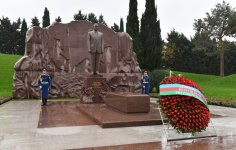 Президент Ильхам Алиев посетил могилу общенационального лидера Гейдара Алиева (ФОТО/ВИДЕО)