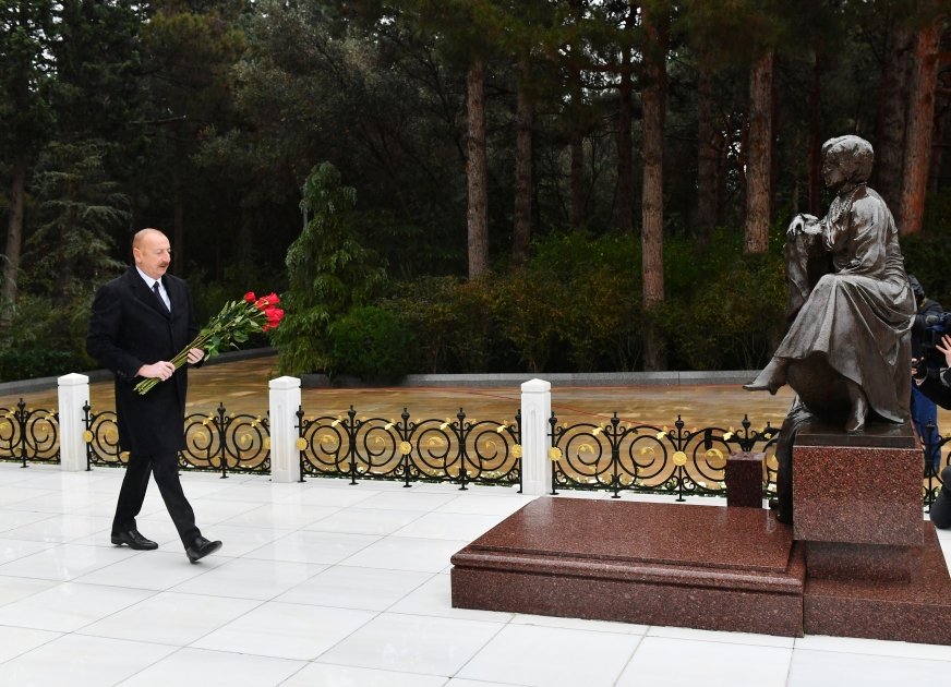 Президент Ильхам Алиев посетил могилу общенационального лидера Гейдара Алиева (ФОТО/ВИДЕО)