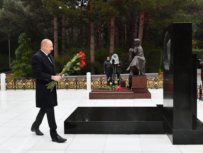 Президент Ильхам Алиев посетил могилу общенационального лидера Гейдара Алиева (ФОТО/ВИДЕО)