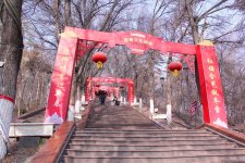 Урумчи глазами азербайджанца – Красная гора, Храм Красного света, крупнейший в мире базар, деликатесы (ВИДЕО, ФОТО)