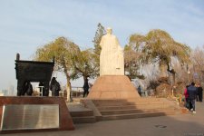 Урумчи глазами азербайджанца – Красная гора, Храм Красного света, крупнейший в мире базар, деликатесы (ВИДЕО, ФОТО)