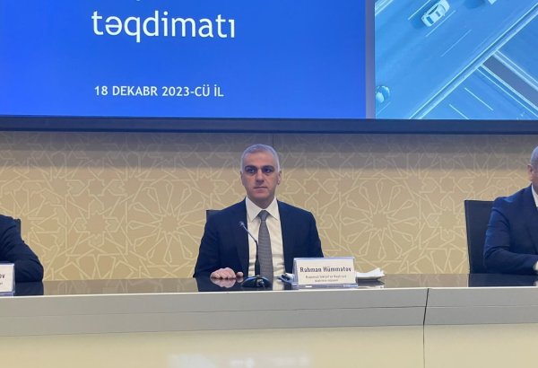 Deputy minister of transport talks laying of trolleybus lines in Baku