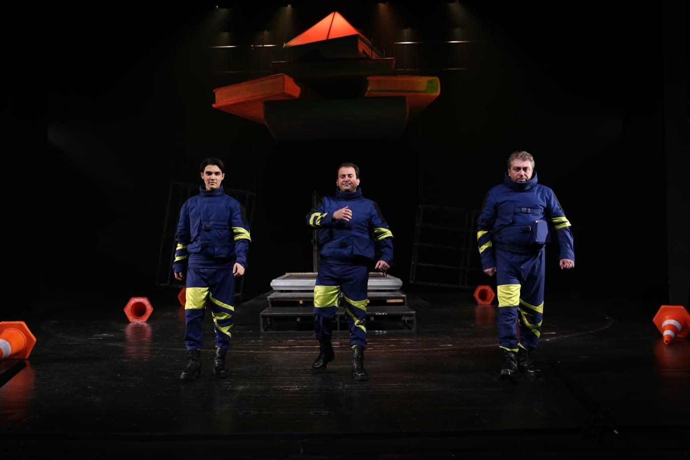В Баку с успехом прошла премьера спектакля "Антигона" (ФОТО)