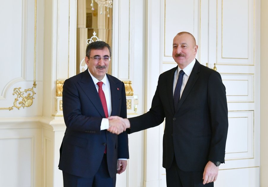 Президент Ильхам Алиев принял вице-президента Турции Джевдета Йылмаза (ФОТО)