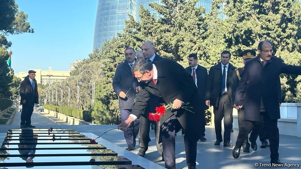 Джевдет Йылмаз посетил Аллею шехидов и памятник "Тюркское шехидство" (ФОТО)