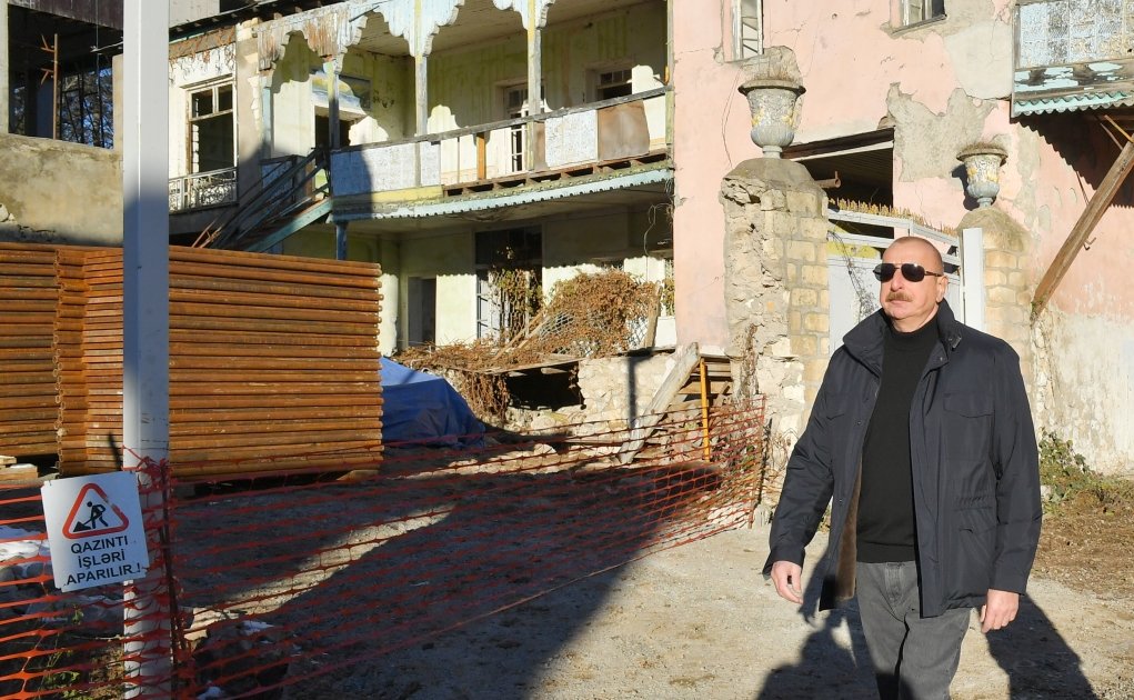 President Ilham Aliyev examines progress of construction works carried out on Garabagh Street in Shusha (PHOTO)