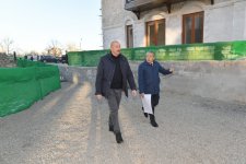 President Ilham Aliyev examines construction works carried out in first new residential complex in Shusha (PHOTO)
