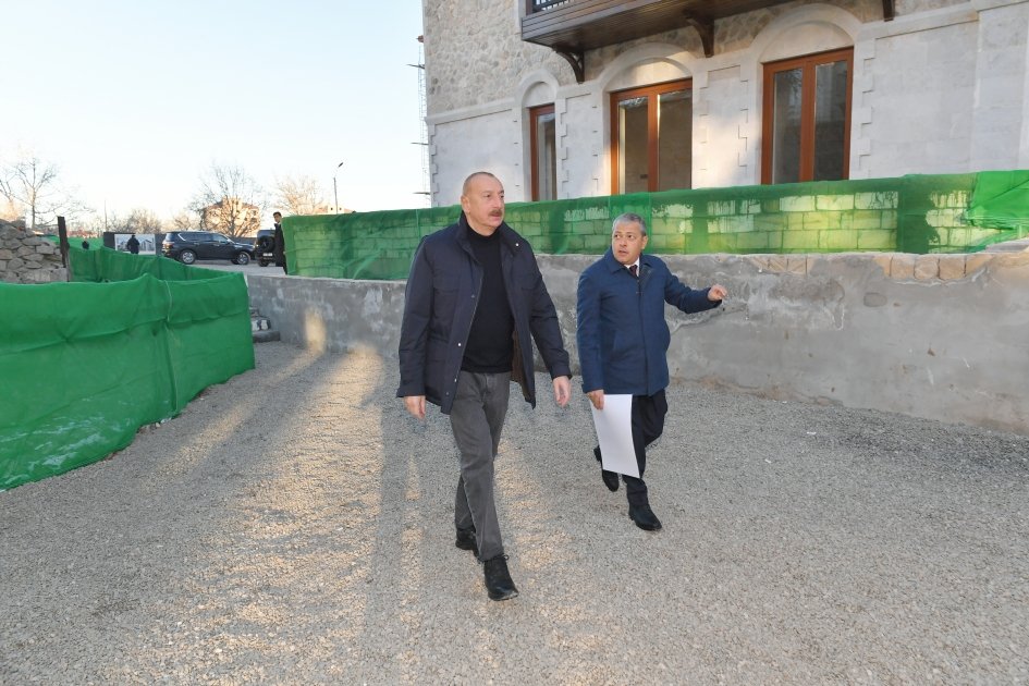 President Ilham Aliyev examines construction works carried out in first new residential complex in Shusha (PHOTO)