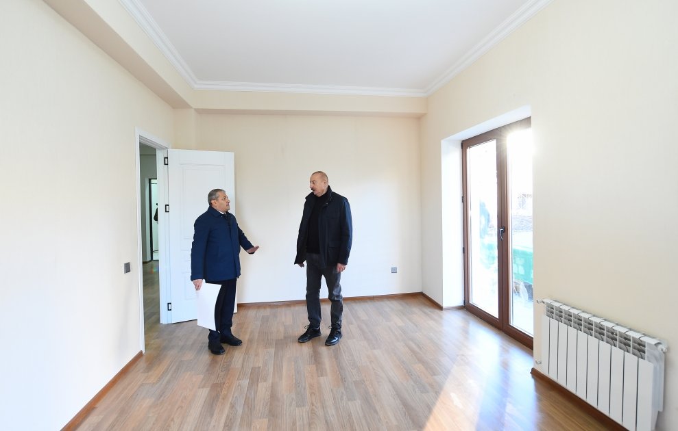 President Ilham Aliyev examines construction works carried out in first new residential complex in Shusha (PHOTO)