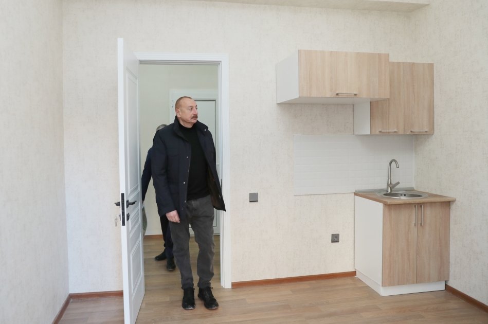 President Ilham Aliyev examines construction works carried out in first new residential complex in Shusha (PHOTO)