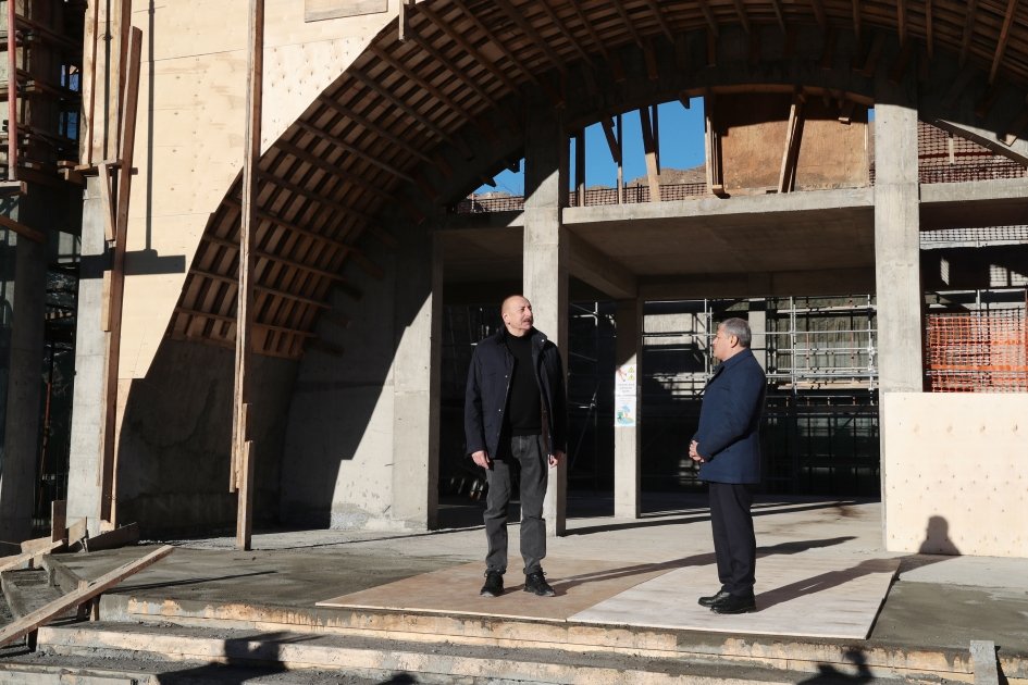 President Ilham Aliyev examines construction activities at Dashalti village mosque in Shusha (PHOTO)