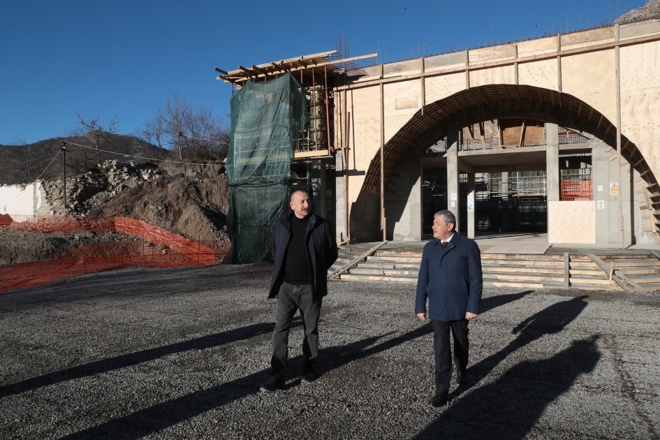 President Ilham Aliyev examines construction activities at Dashalti village mosque in Shusha (PHOTO)