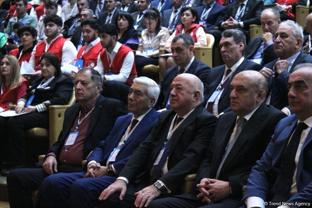 Azerbaijan Red Crescent Society holding extraordinary meeting (PHOTO)