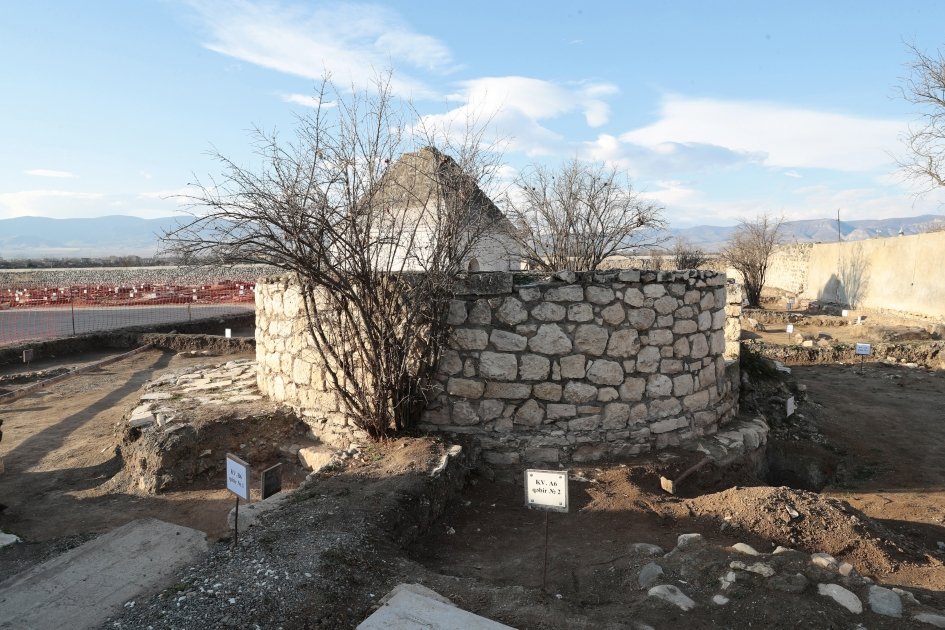 President Ilham Aliyev and First Lady Mehriban Aliyeva viewed ongoing restoration works at Imarat Complex in Aghdam (PHOTO/VIDEO)