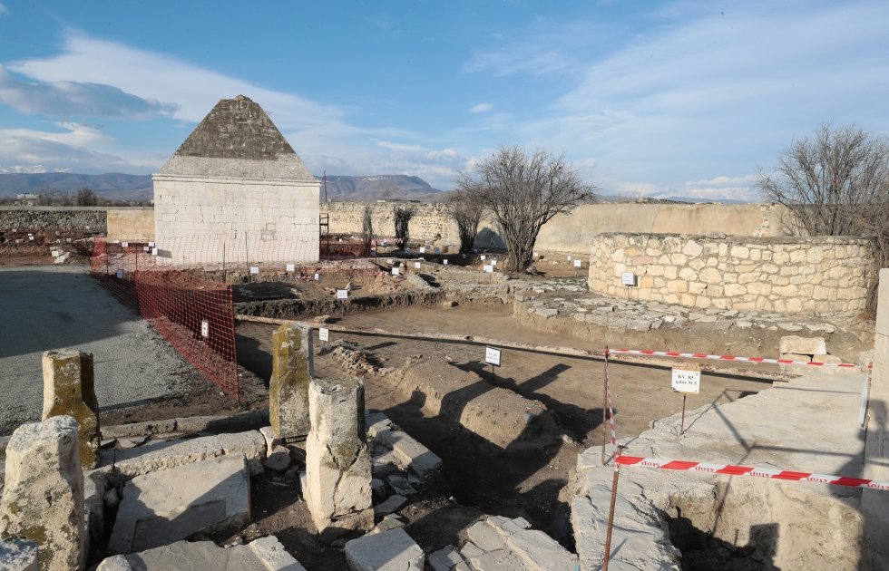 President Ilham Aliyev and First Lady Mehriban Aliyeva viewed ongoing restoration works at Imarat Complex in Aghdam (PHOTO/VIDEO)